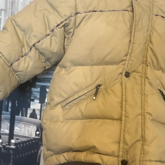 Burberry  kid’s  down puffer jacket size 18m - Picture 5 of 17